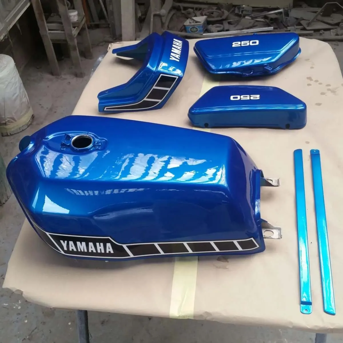 Yamaha 250 tank and panels in candy blue by Lee Niven, Dumfries
